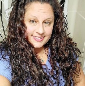 Meet your Posher, Laurie